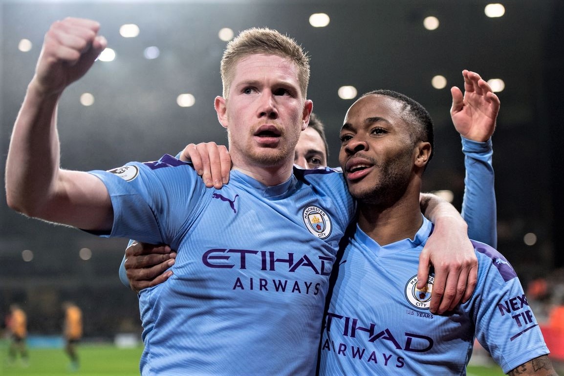 Man City tan dung thoi gian nghi de giu chan De Bruyne, Sterling hinh anh