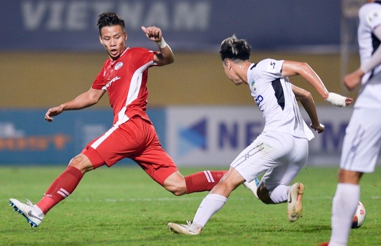 Ngoc Hai nhieu lan bi Van Toan qua mat tren san Hang Day hinh anh