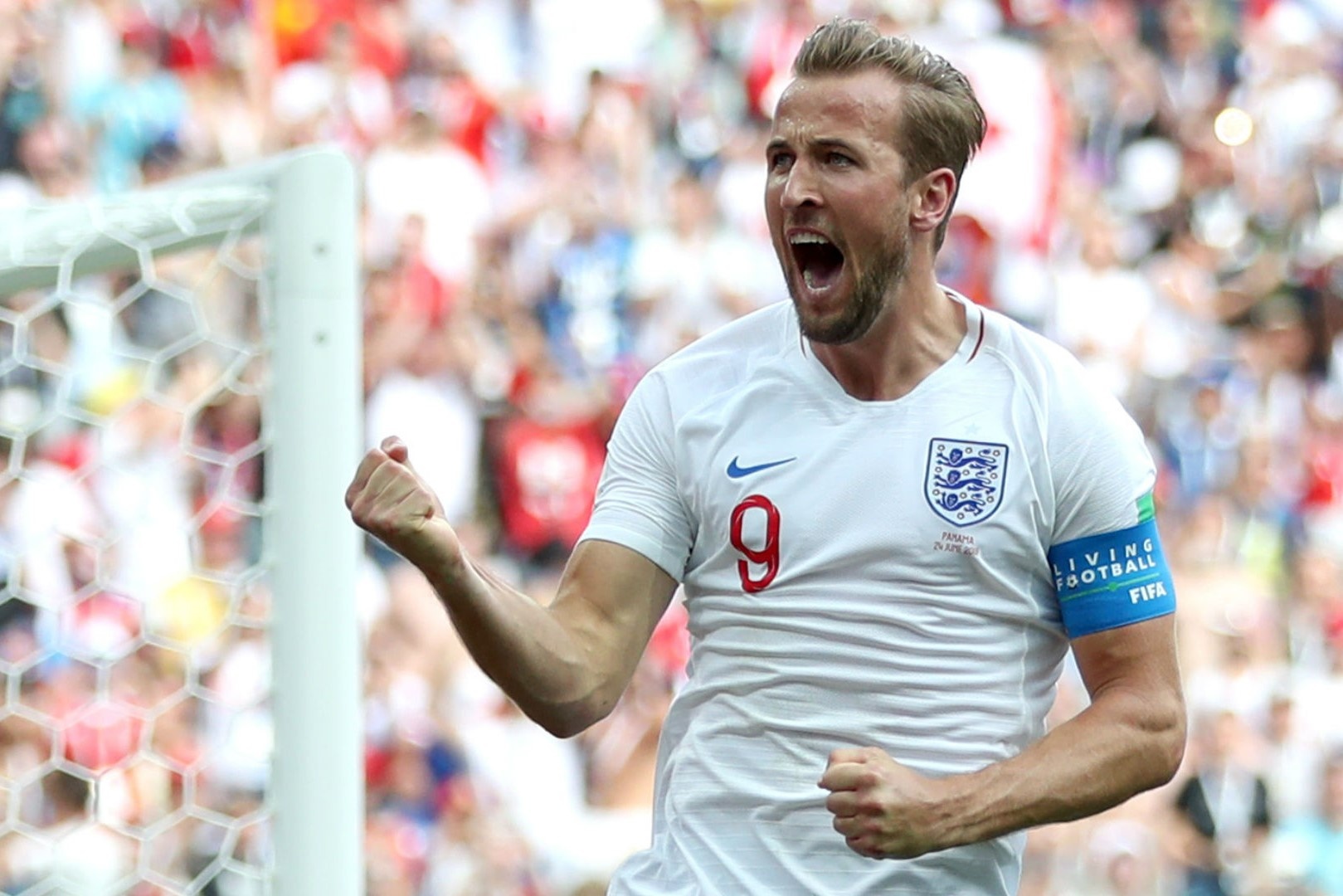 Euro 2020 bi hoan vi Covid-19 anh 2