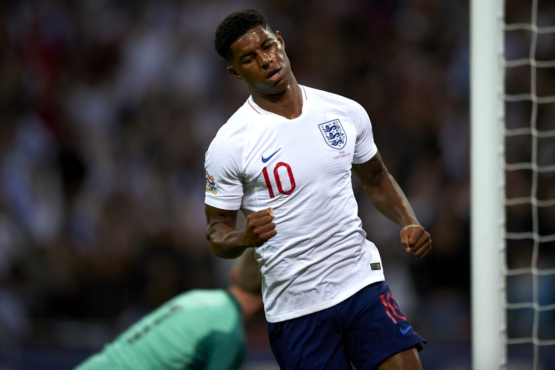 Euro 2020 bi hoan vi Covid-19 anh 1