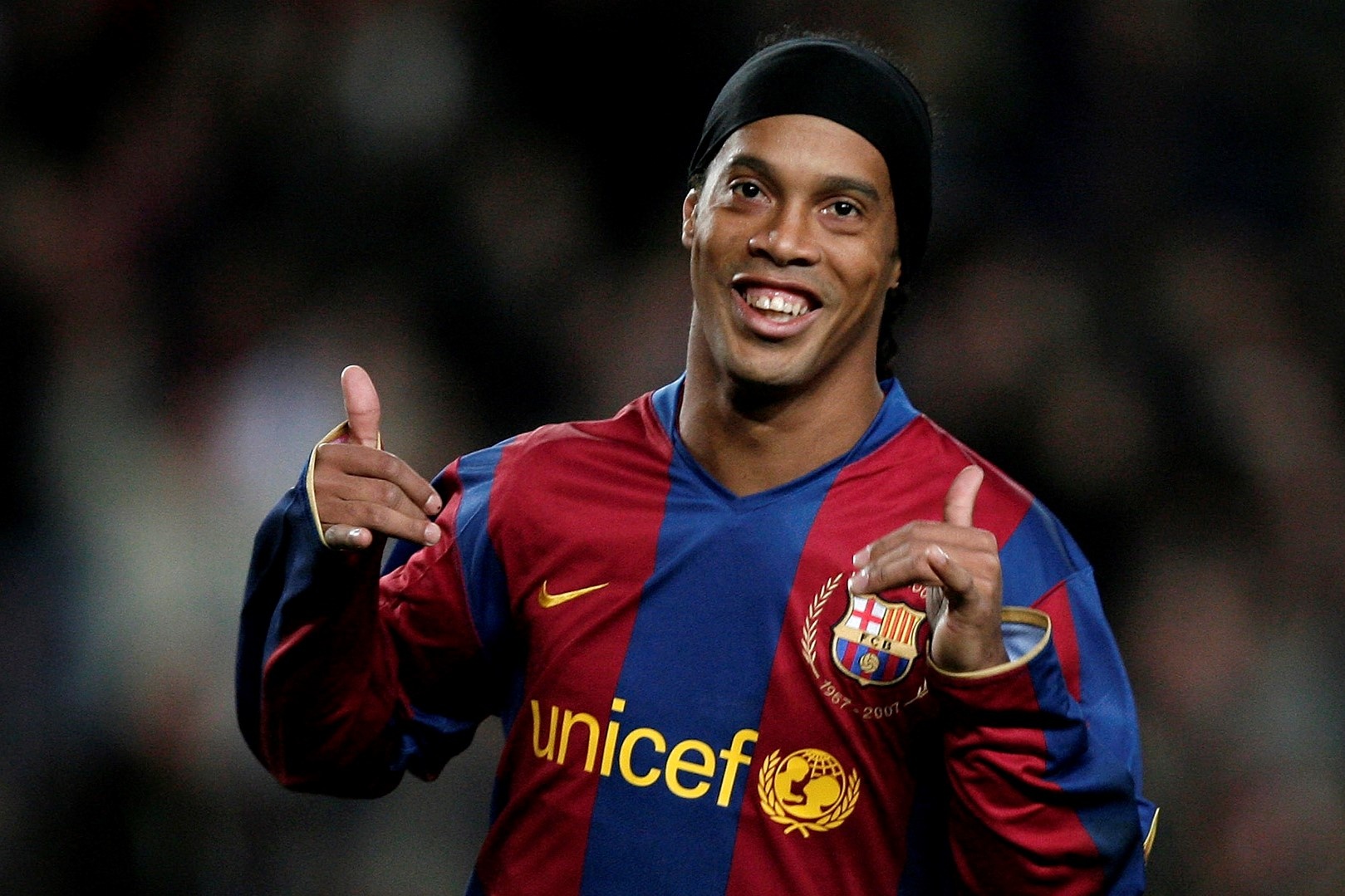 Ronaldinho dan dau doi hinh dat gia nhat the gioi nam 2004 hinh anh