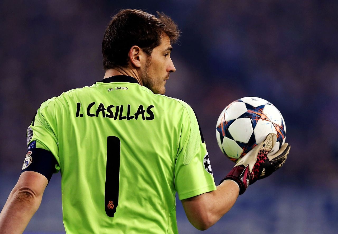 Casillas tranh cu chu tich anh 2