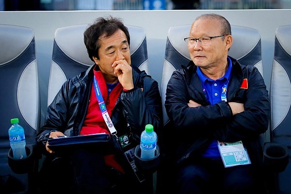 HLV Park Hang-seo: 'Toi cung cac tro ly van lam viec moi ngay' hinh anh