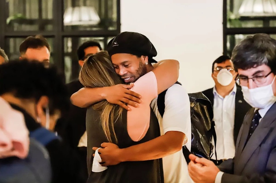 Ronaldinho ra tu anh 1