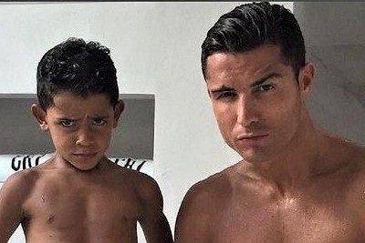 Ronaldo khong ep con trai noi nghiep cau thu hinh anh