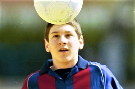 Ky thuat qua nguoi va dut diem cua Messi o lo La Masia hinh anh