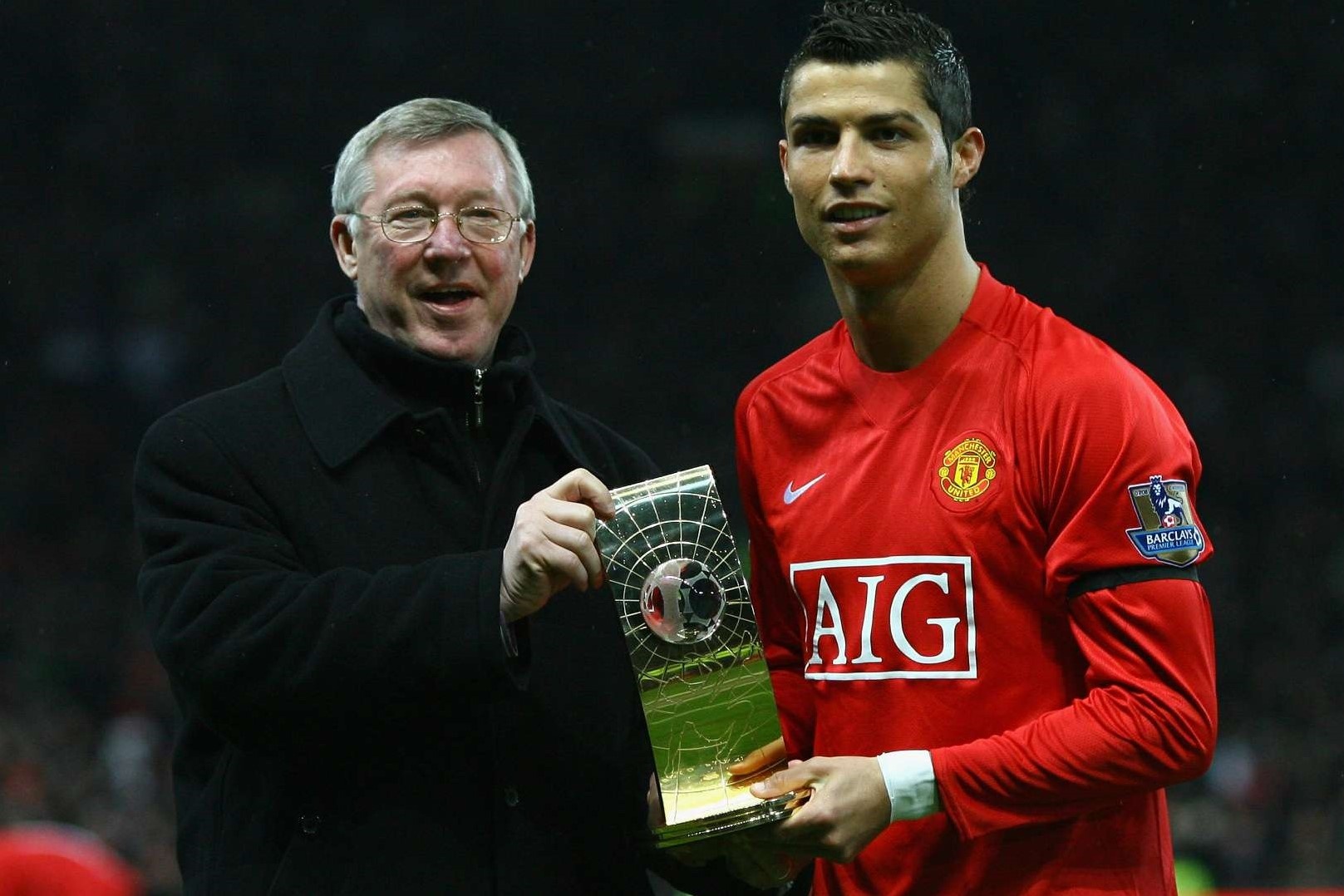 Sir Alex tung muon ban Ronaldo cho Barca hinh anh