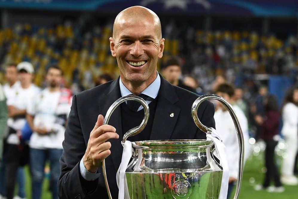 Juventus lien he voi Zidane de thay the HLV Sarri hinh anh