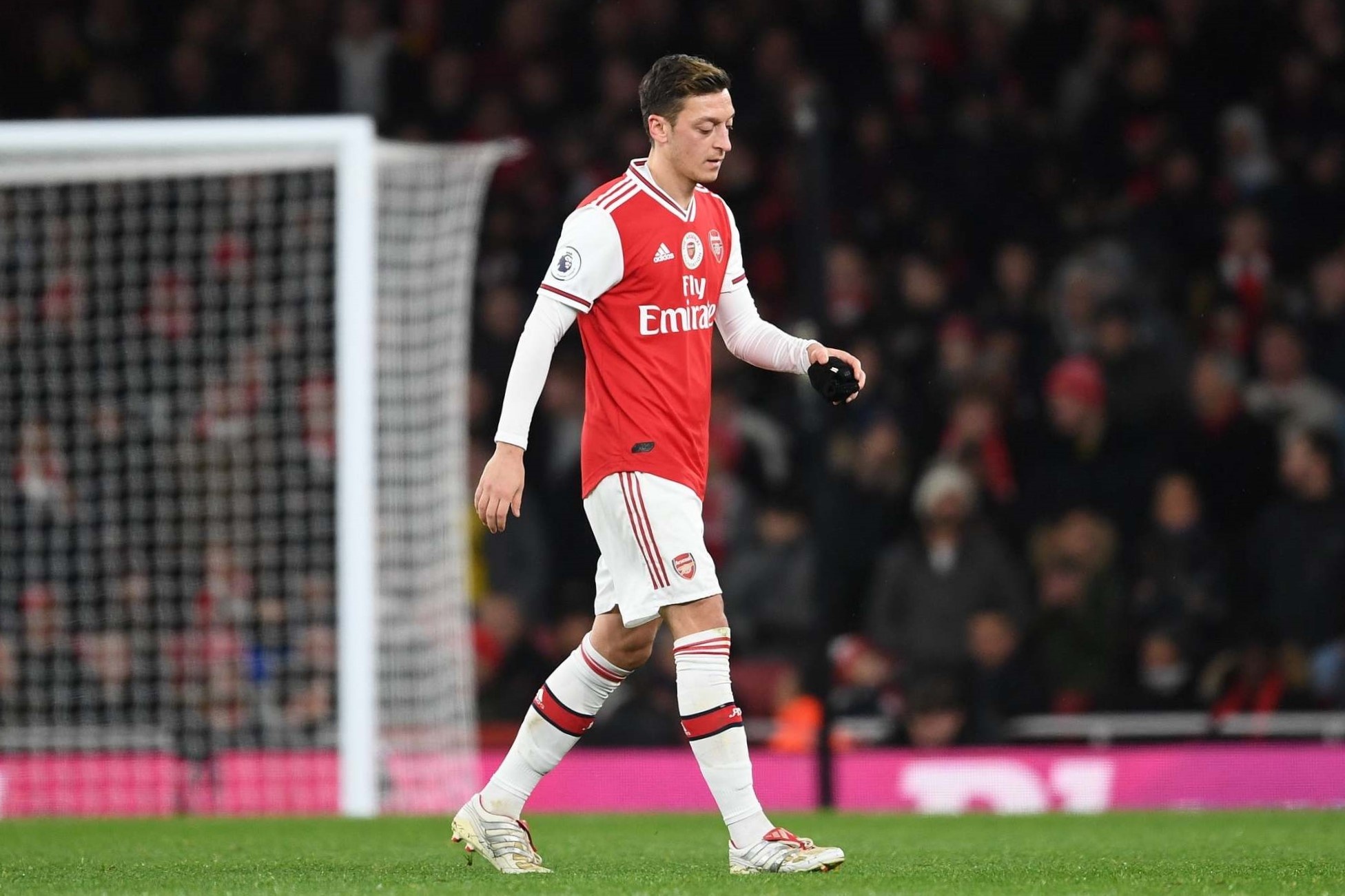 Oezil bi chi trich anh 1