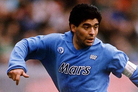 Thoi quen khoi dong theo nhac cua Maradona khi con thi dau hinh anh