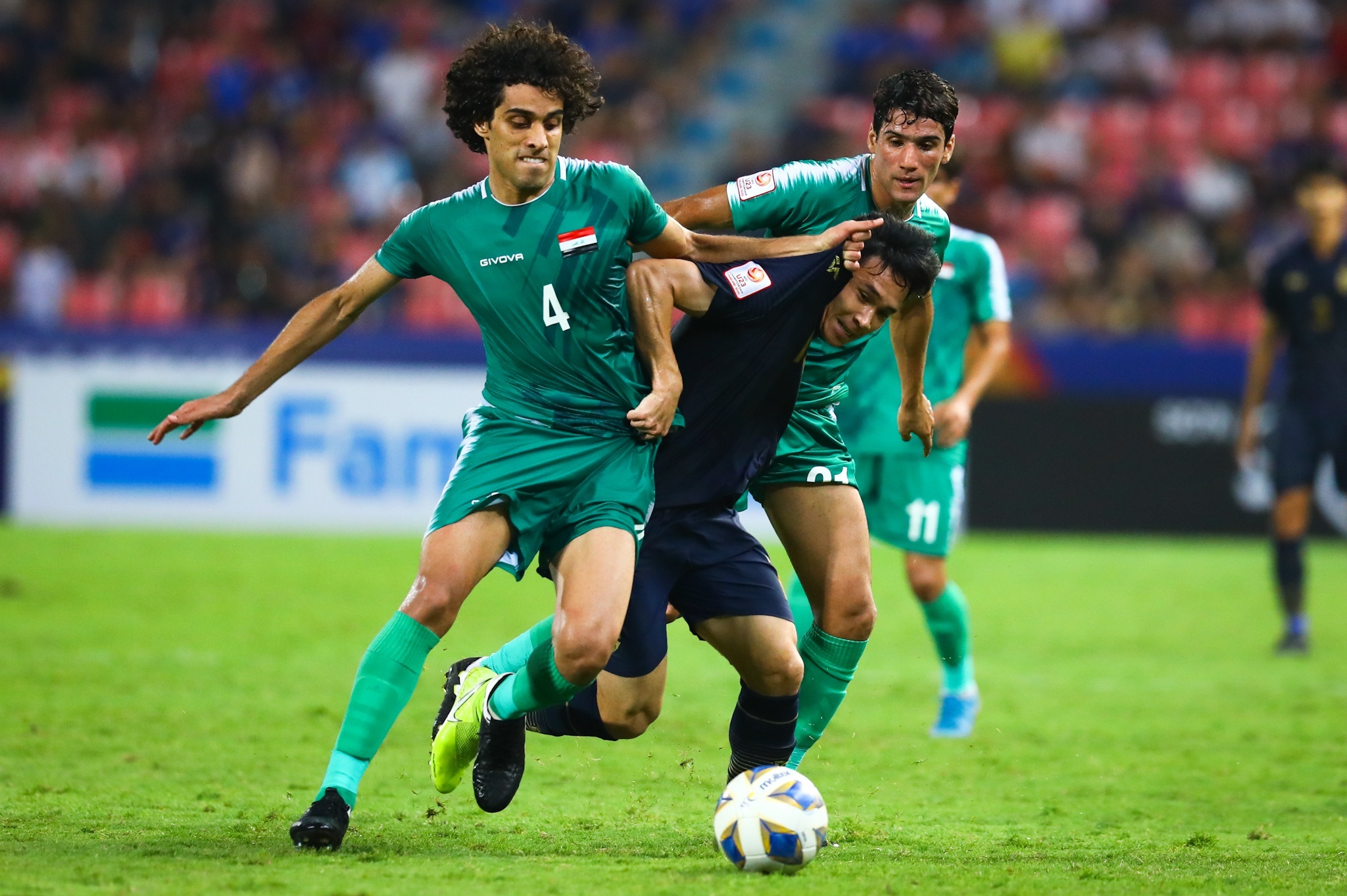 Quang Hai va Chanathip anh 6