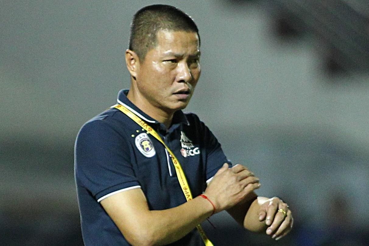 HLV Chu Dinh Nghiem: 'Cau thu khong co cam giac bong tot' hinh anh