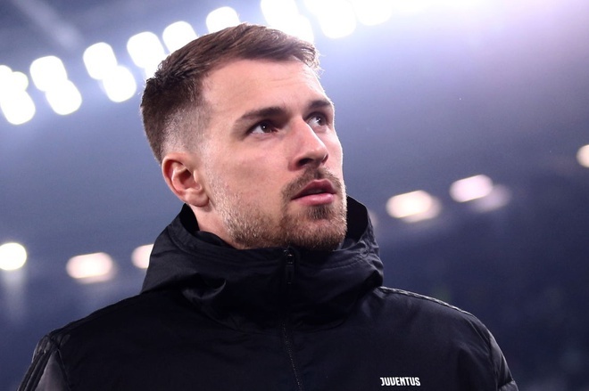 Aaron Ramsey duoc khuyen gia nhap MU hinh anh