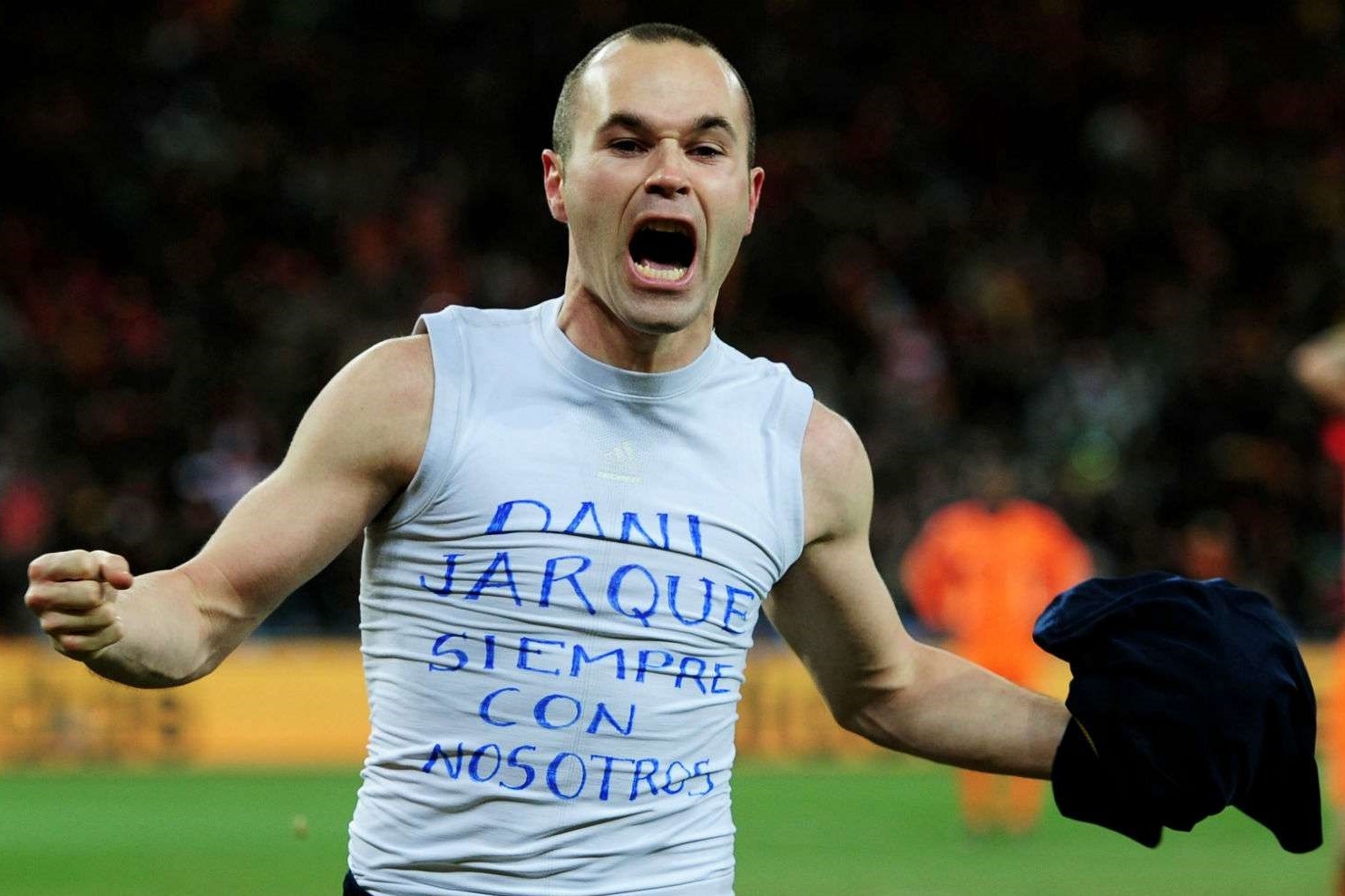 Ban thang quan trong nhat su nghiep cua Iniesta hinh anh