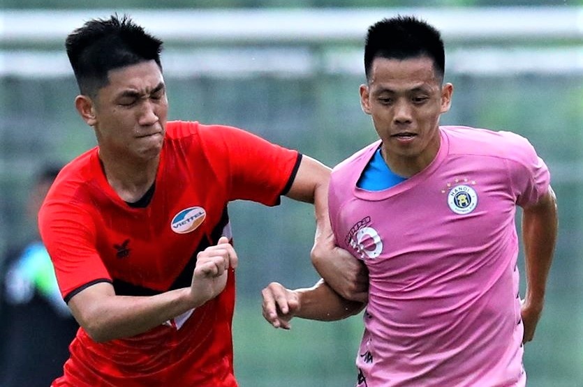 Van Quyet sut xa tung luoi Viettel o tran giao huu hinh anh