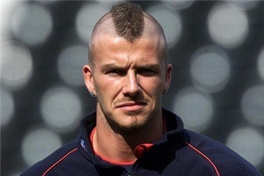 Nhung kieu toc khac nguoi cua Beckham trong suot su nghiep hinh anh