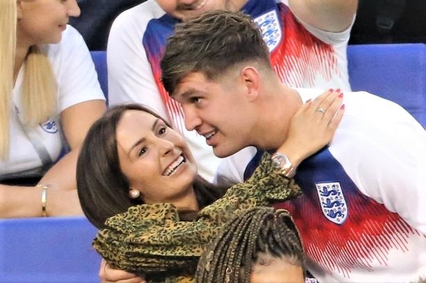 Hau ve Man City bi to quay roi ban gai cu hinh anh