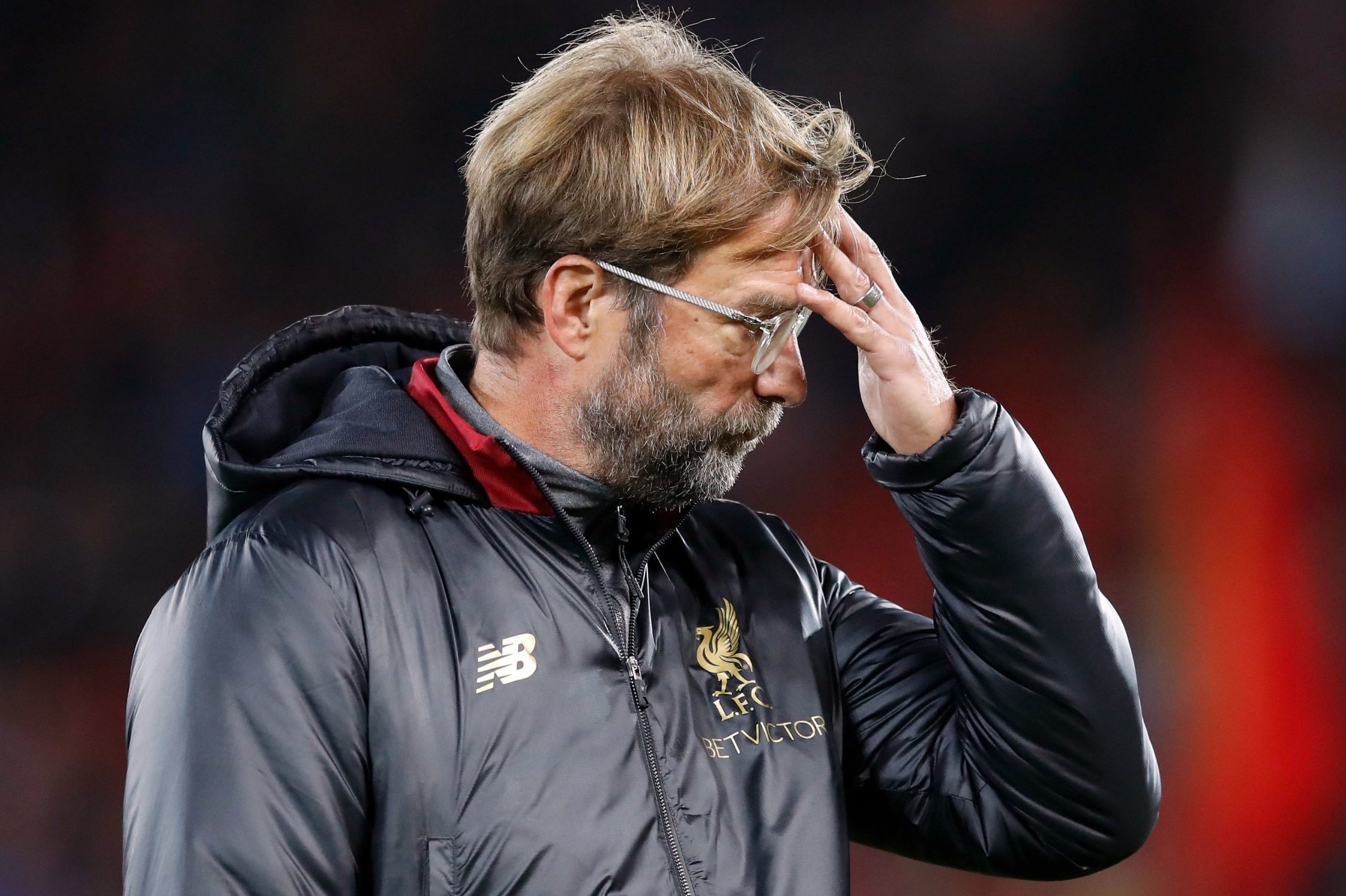 Premier League chua hen ngay tro lai vi them 6 ca duong tinh hinh anh