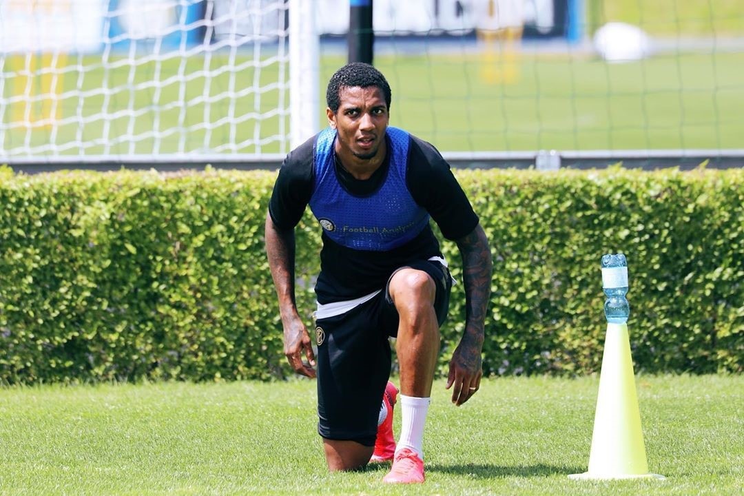 Ashley Young de toc anh 1