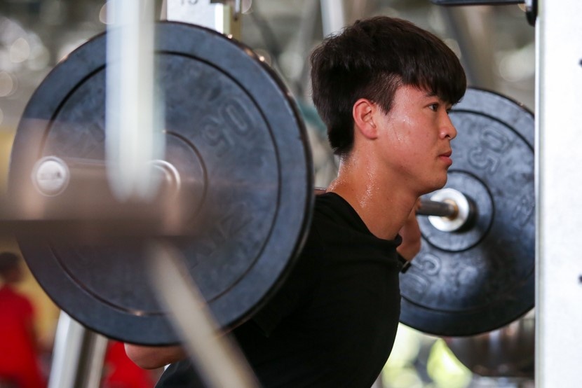 Dinh Trong can 3 thang hoi phuc, Duy Manh nghi het nam 2020 hinh anh