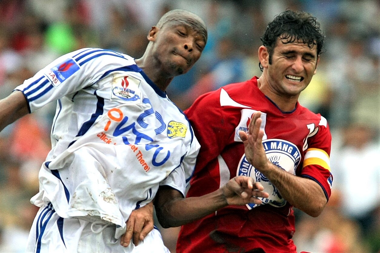 Leandro: 'Nhieu nguoi noi toi dien khi choi bong o Viet Nam' hinh anh