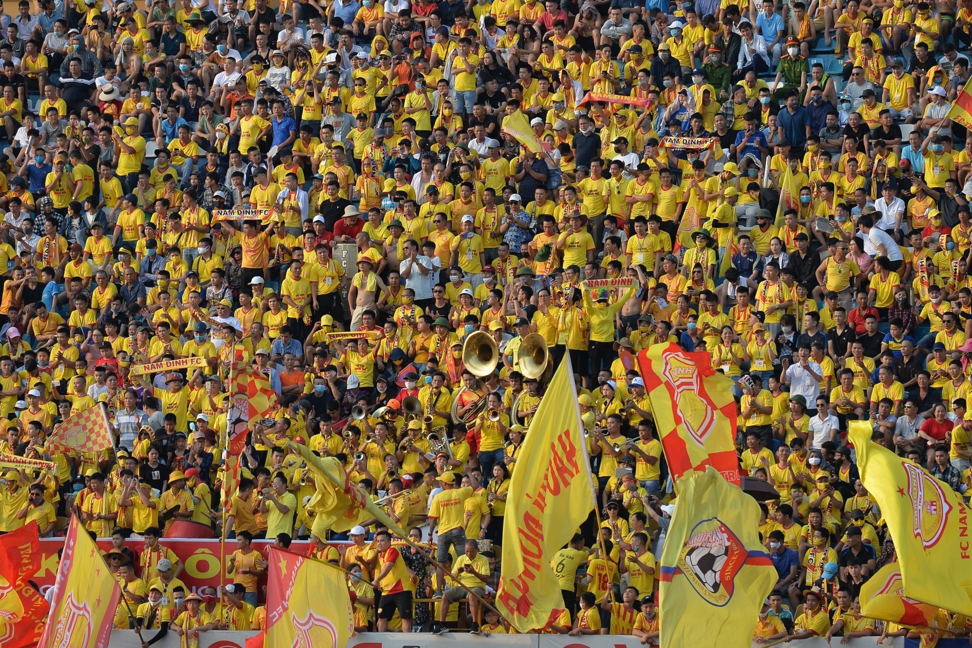 Bao chi the gioi an tuong voi ngay hoi bong da tro lai Viet Nam hinh anh