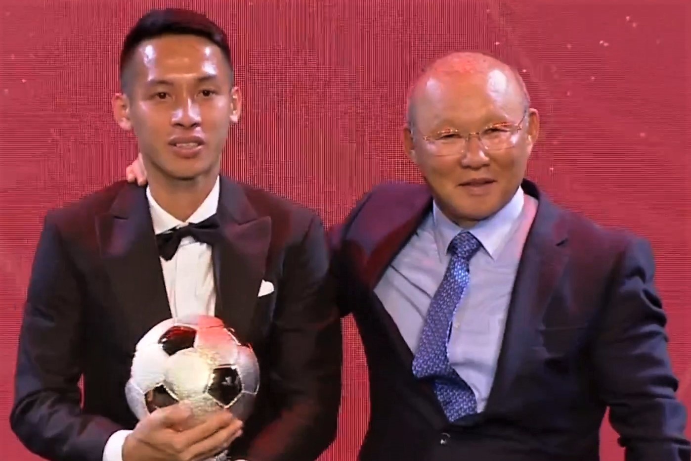 Khoanh khac Hung Dung dang quang Qua bong vang 2019 hinh anh