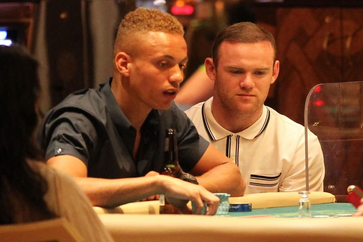 Rooney uong ruou anh 1