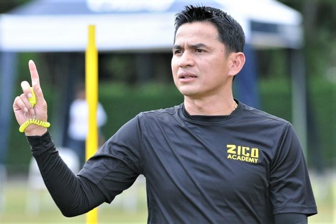 Kiatisak can nhac tro lai nghiep cam quan hinh anh