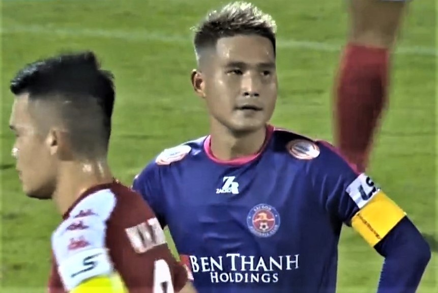 Doi truong CLB Sai Gon nhan the do sau pha danh nguoi doi thu hinh anh