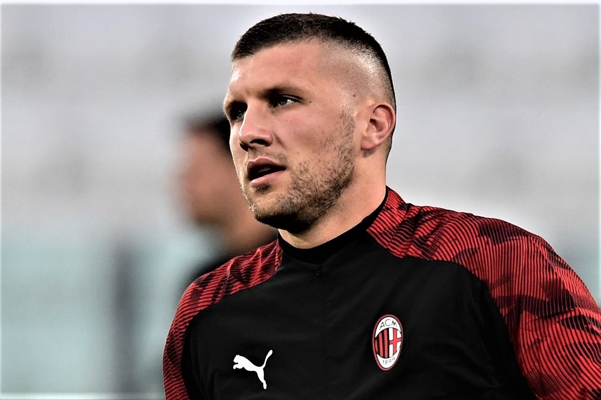 Cau thu AC Milan nhan the do ngay sau khi Ronaldo da hong 11 m hinh anh