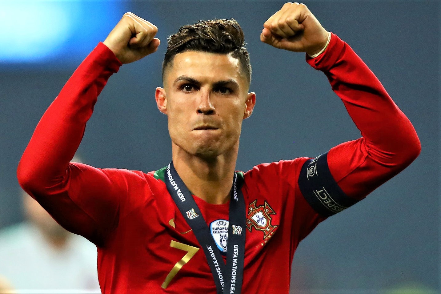 'Trong luc ca doi choi PlayStation, Ronaldo toi phong gym' hinh anh