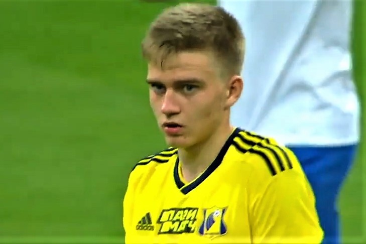 Thieu 6 cau thu bi Covid-19, CLB Nga thua 1-10 hinh anh