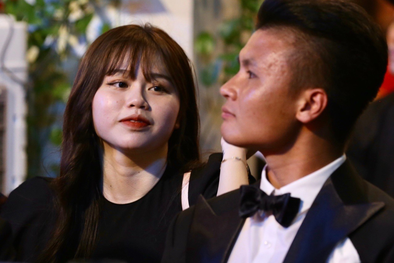 Huynh Anh dang thong diep an y ung ho Quang Hai hinh anh