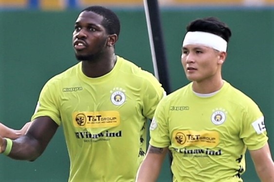 Van Quyet kiem penalty, Rimario mo ty so cho CLB Ha Noi hinh anh