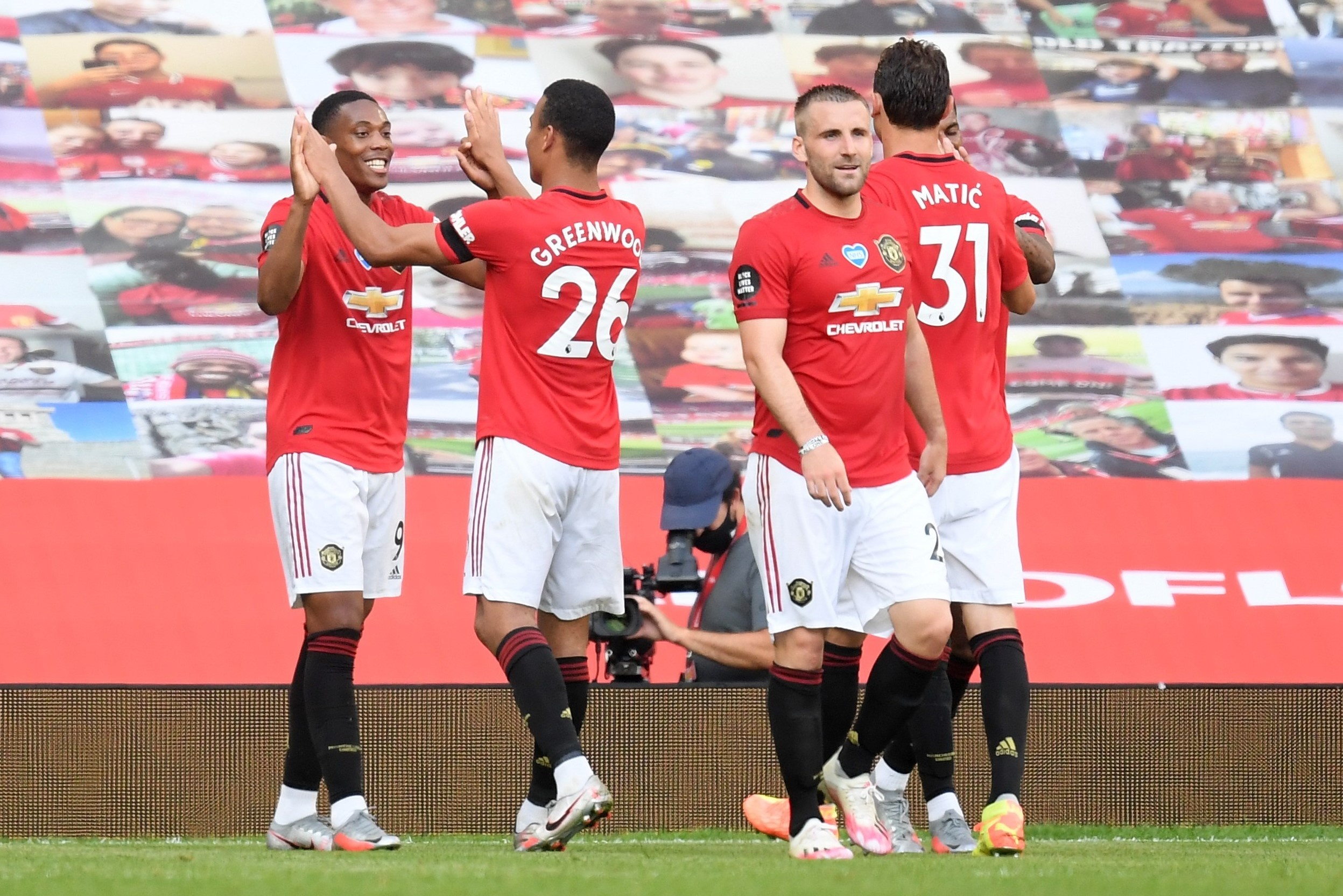 Martial lap hattrick anh 1