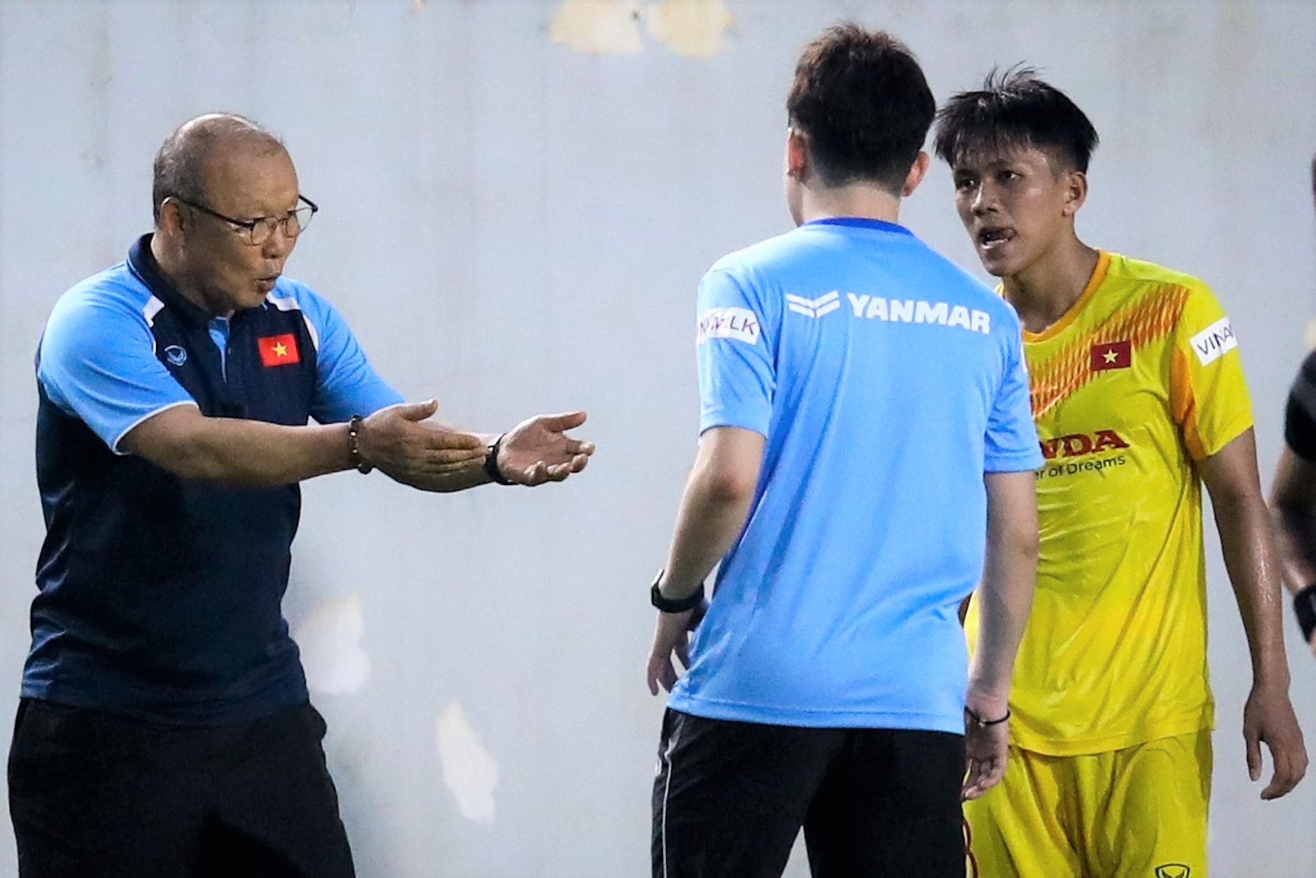 HLV Park day cau thu HAGL cach di bong hinh anh