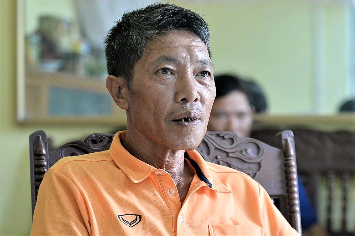 Bo Van Hau bat ngo khi nghe tin con trai ve nuoc hinh anh