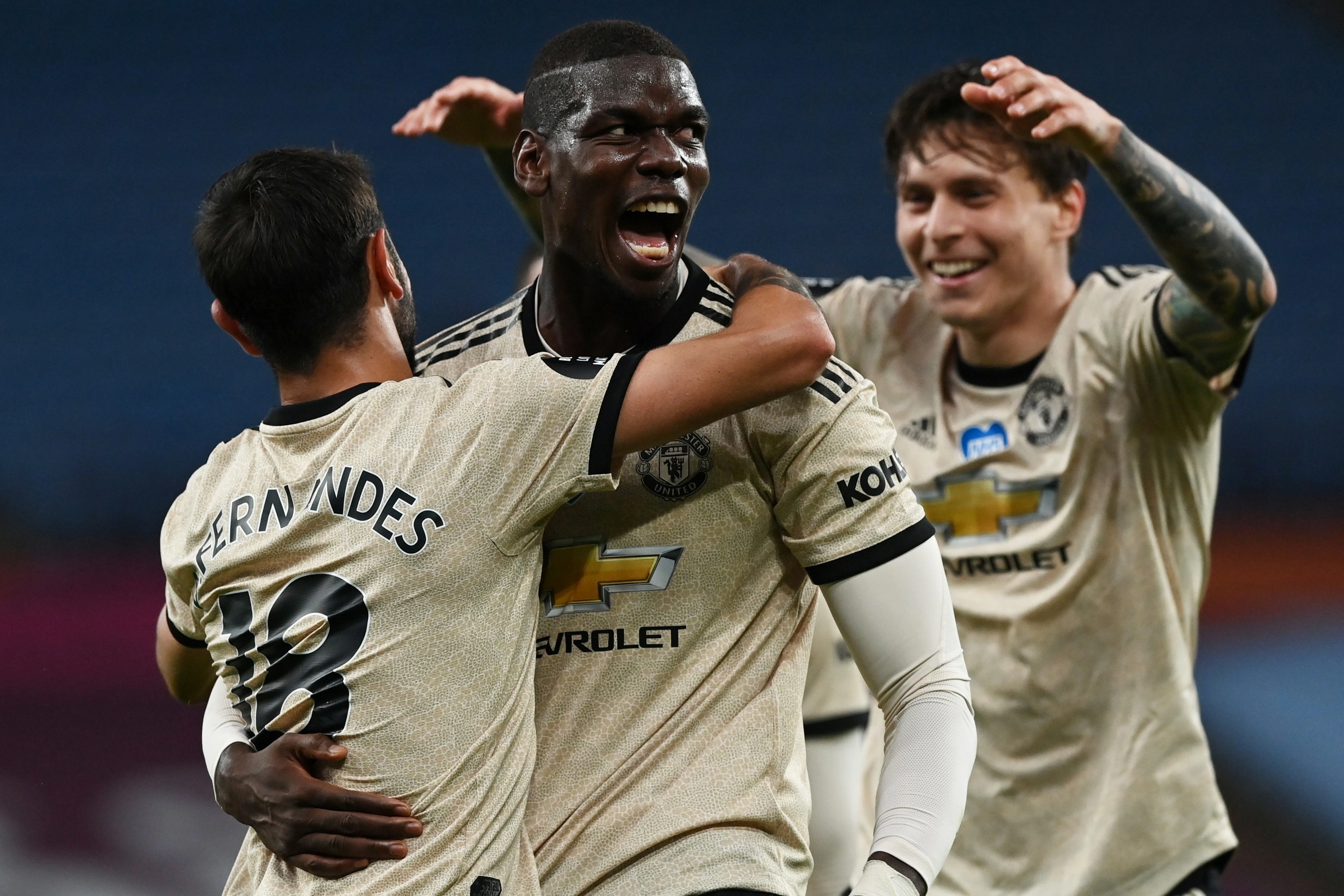 Aston Villa dau voi Man Utd anh 1