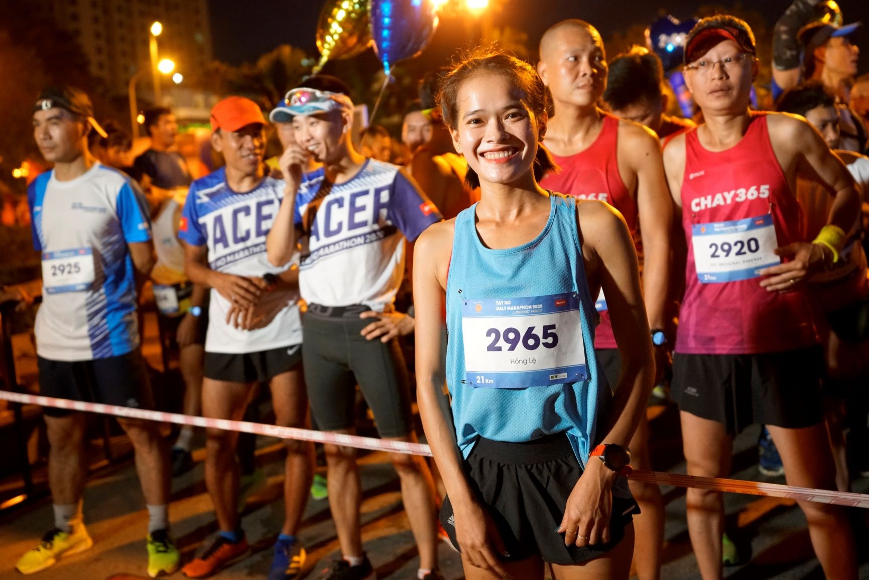 Giai marathon Tay Ho anh 1