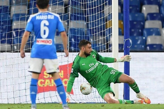 Napoli dau voi AC Milan anh 1