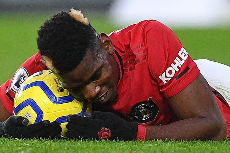 Pogba bi thuong vi va cham voi dong doi tren san tap hinh anh