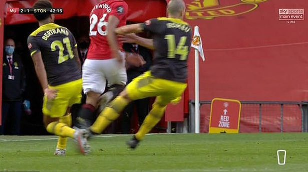 Man Utd dau voi Southampton anh 1