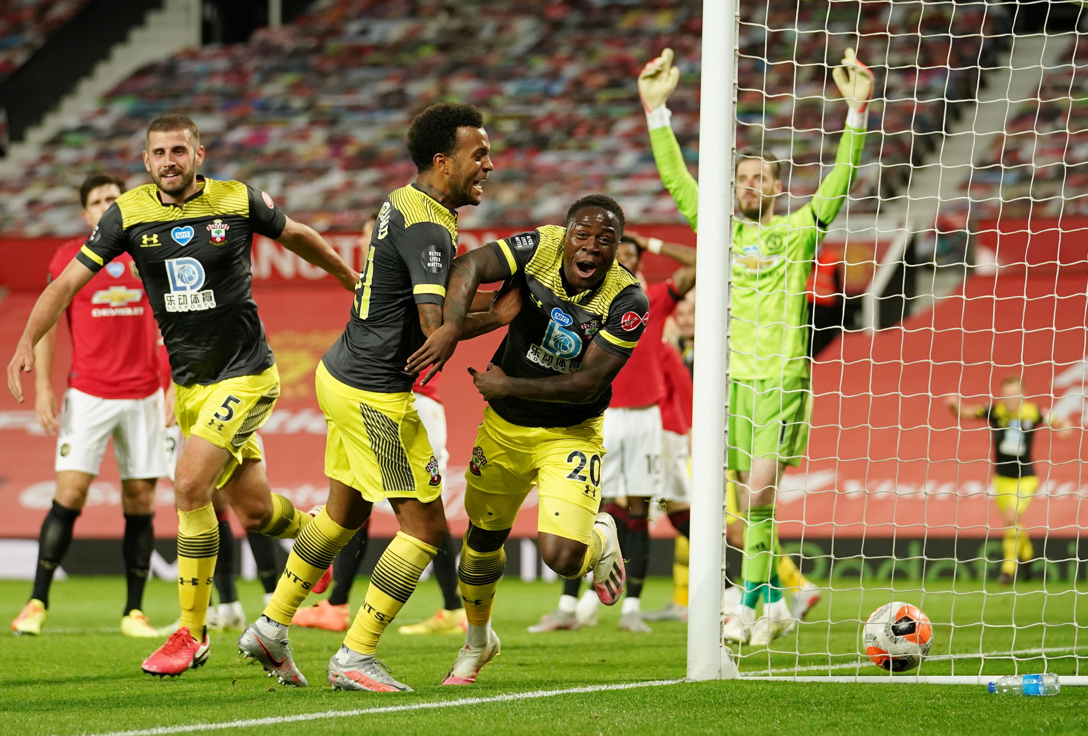 Man Utd dau voi Southampton anh 1