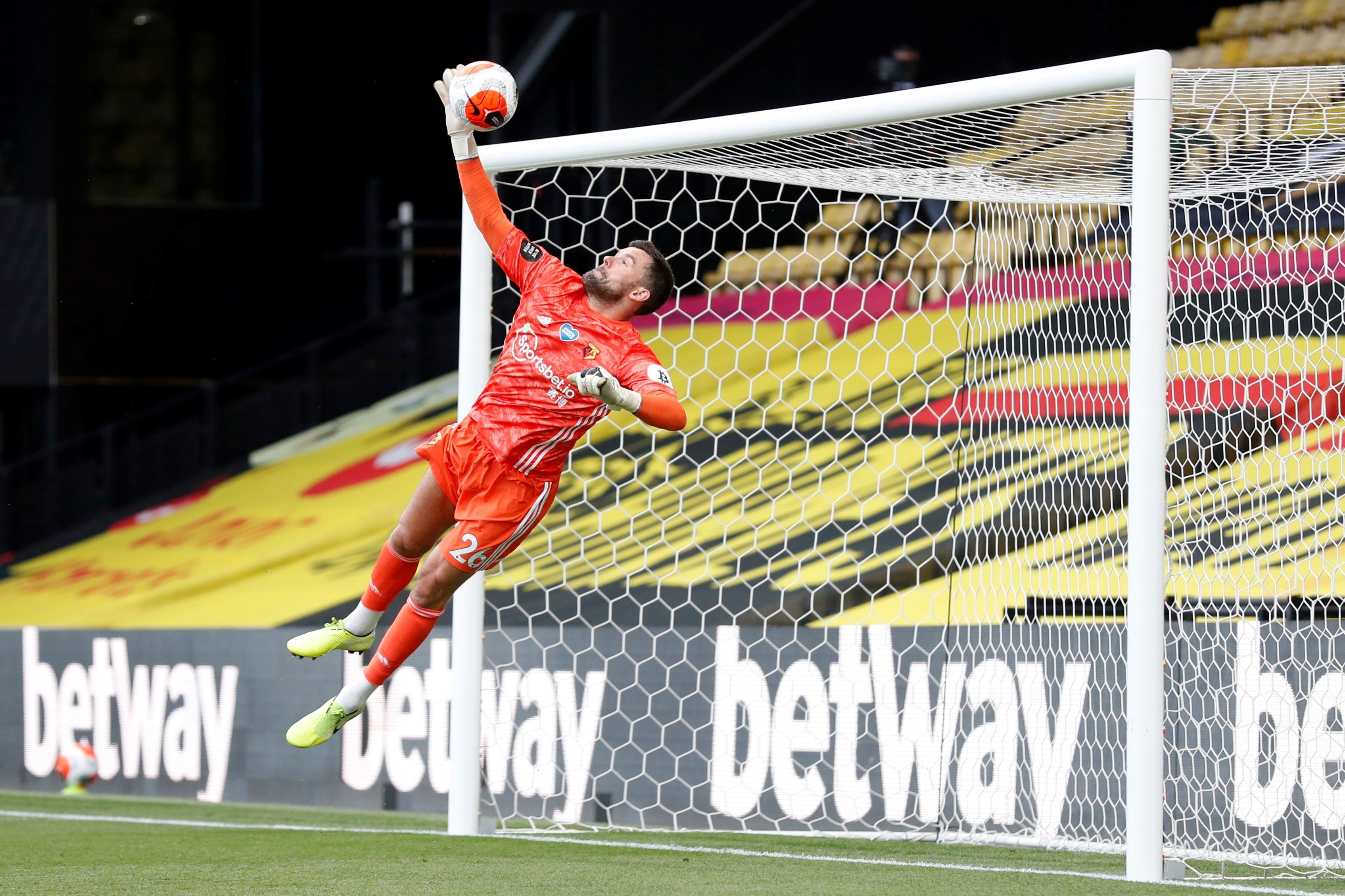 Watford dau voi Man City anh 3