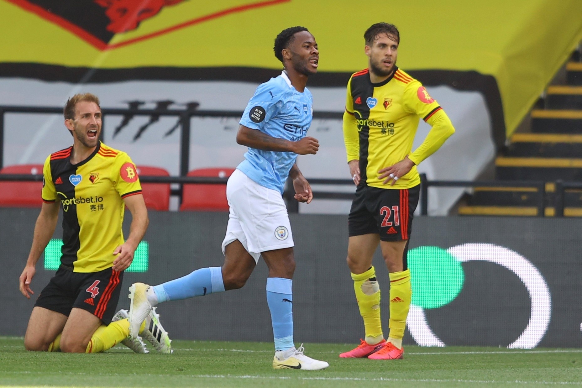 Watford dau voi Man City anh 4