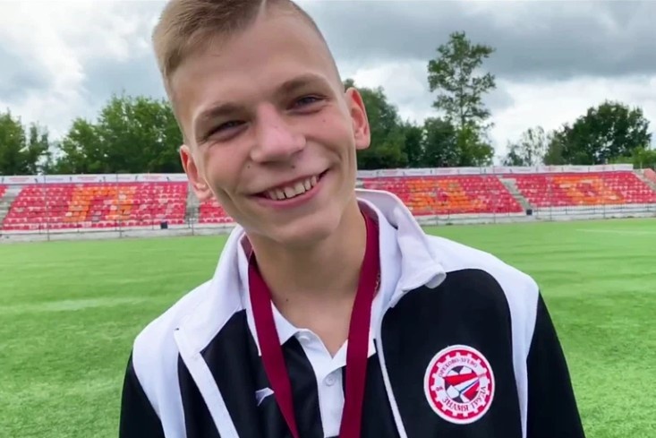 Thu mon bi set danh tro lai san co sau gan 3 tuan hinh anh