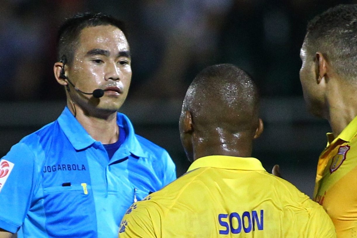 'Trong tai xin loi nhung Nam Dinh co xin diem duoc khong?' hinh anh