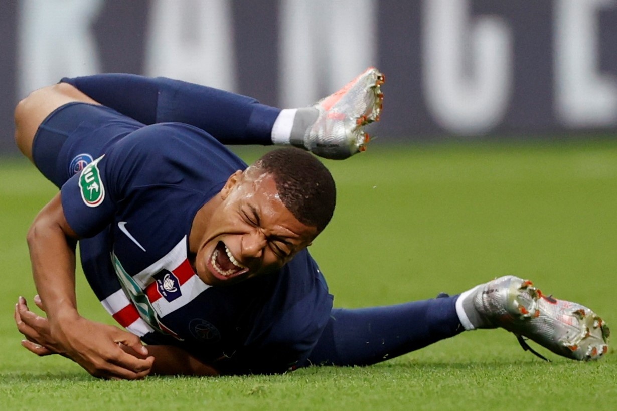 HLV PSG: 'Chung toi tra gia dat cho chien thang' hinh anh