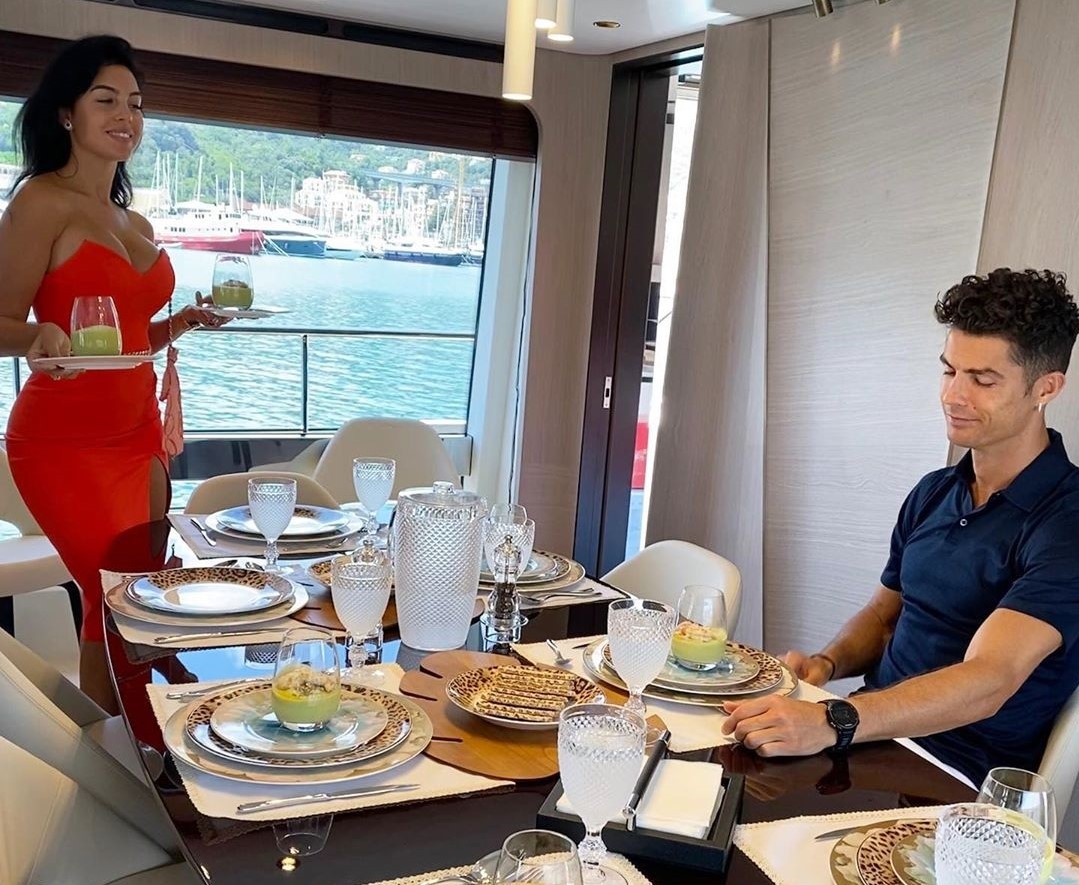 Ronaldo mua du thuyen anh 2